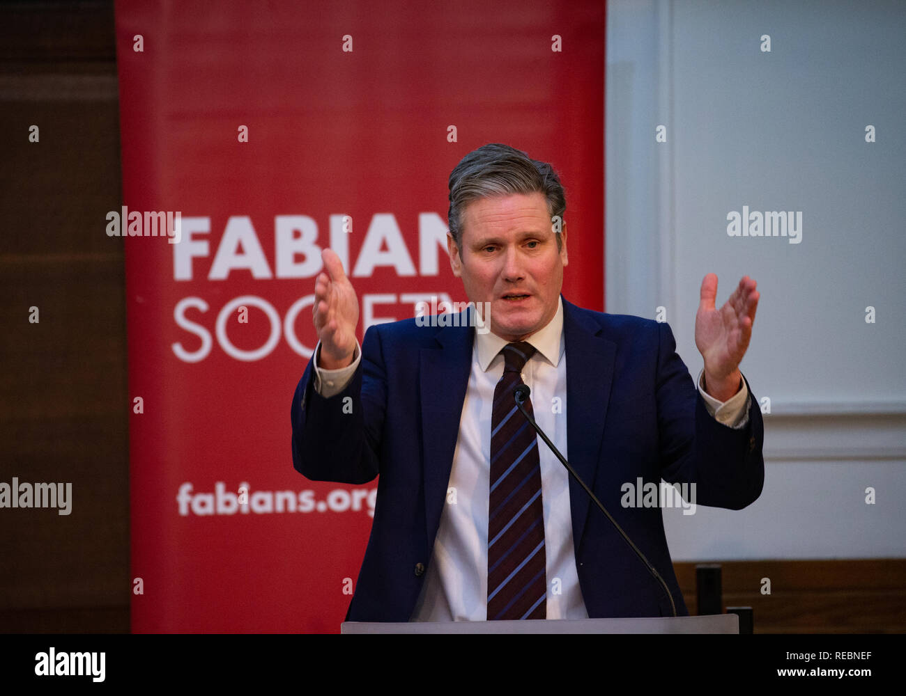 Ombra del Segretario di Stato per la chiusura dell'Unione europea, Sir Keir Starmer, dà il suo discorso al Fabian Society Foto Stock