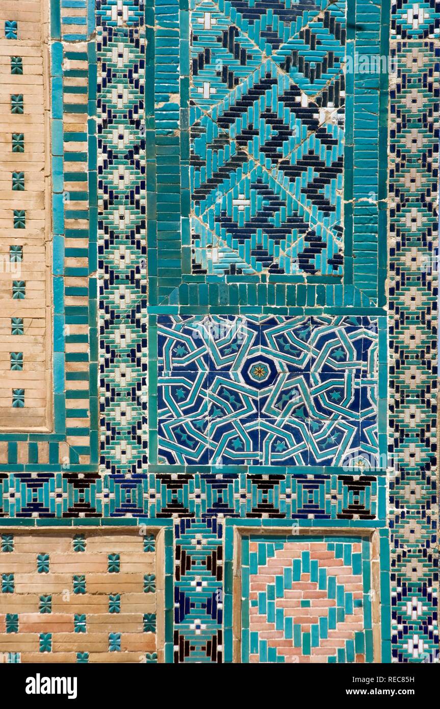 L'Usta Ali mausoleo, Shahr-i-Zindah o Shahi Sinda necropoli, mosaici, Samarcanda, Sito Patrimonio Mondiale dell'UNESCO, Uzbekistan Foto Stock