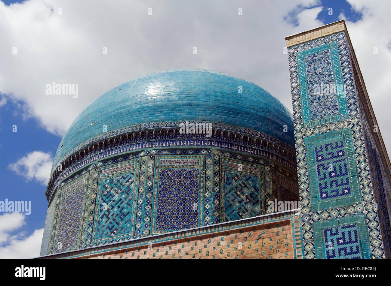 L'Usta Ali mausoleo, Shahr-i-Zindah o Shahi Sinda necropoli, Samarcanda, Sito Patrimonio Mondiale dell'UNESCO, Uzbekistan Foto Stock