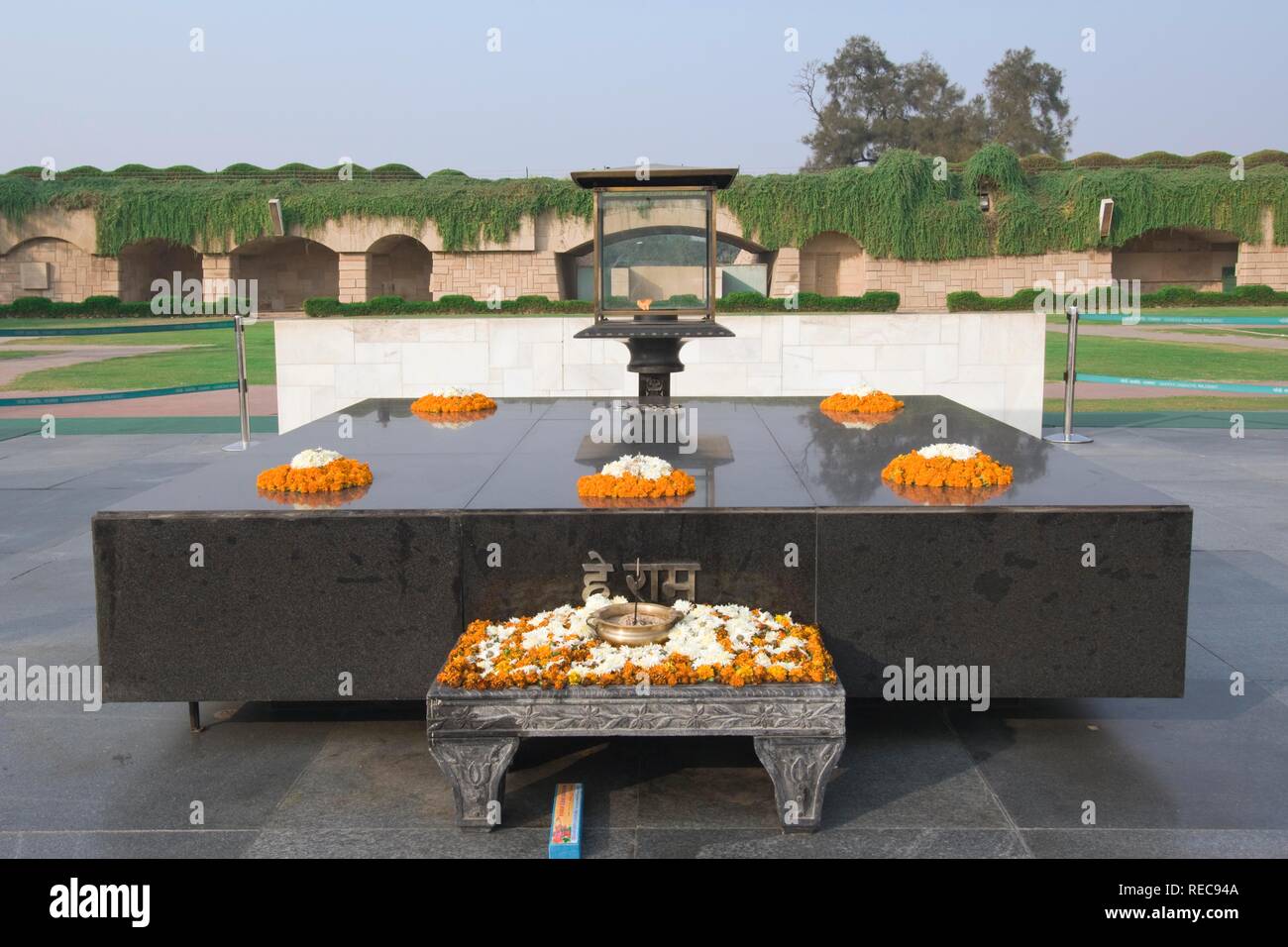 Raj Ghat o Gandhi Samadhi, memoriale di Gandhi la cremazione, Delhi, India Foto Stock