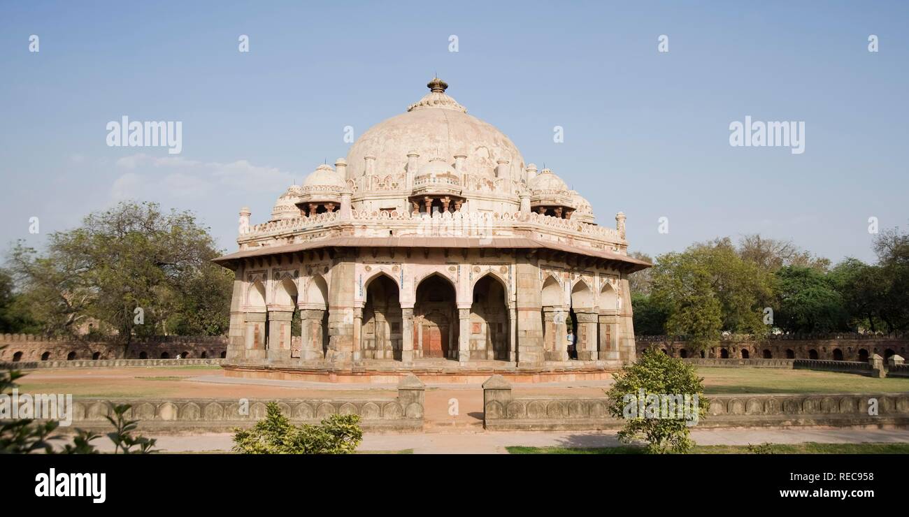 Tomba ottagonale di Isa Khan, Sito Patrimonio Mondiale dell'Unesco, Delhi, India Foto Stock