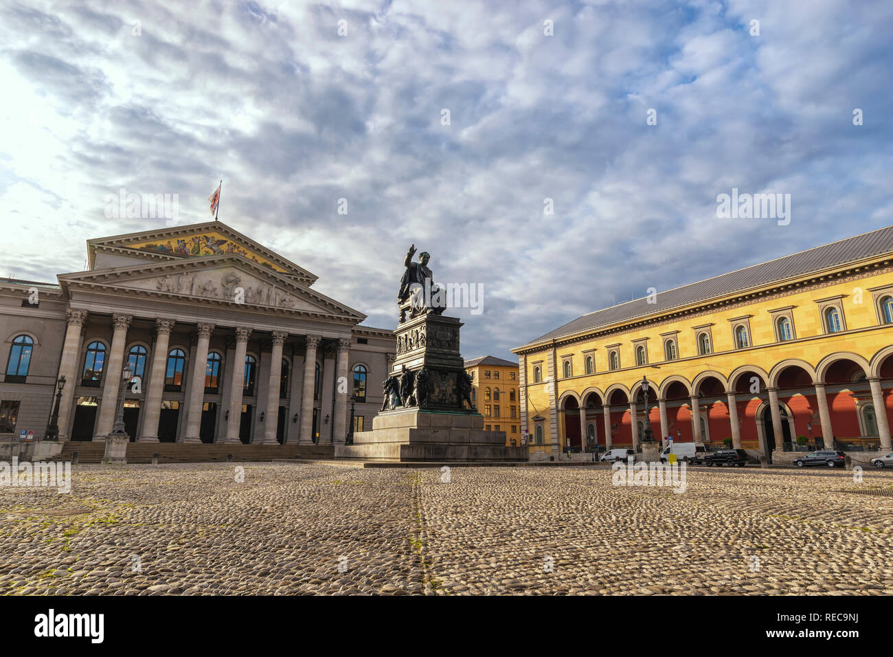 Monaco di Baviera Germania, skyline della città a Max Joseph Platz Foto Stock