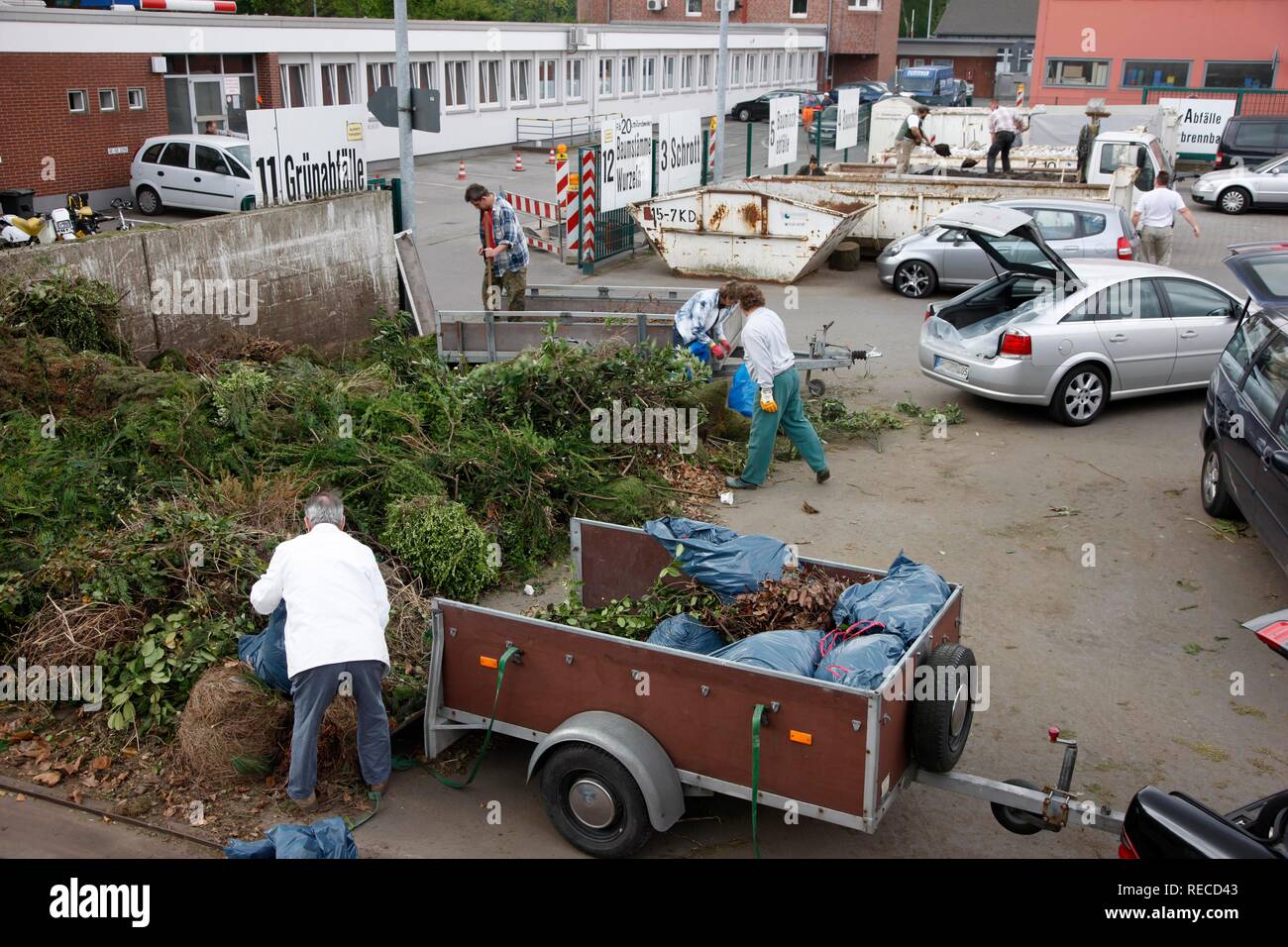 Smaltimento di scarti da giardino, composto di riciclaggio del Gelsendienste, Gelsenkirchens public utility company, Renania settentrionale-Vestfalia Foto Stock