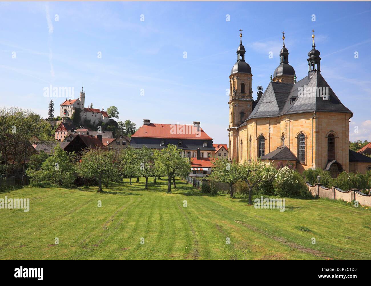 Pellegrinaggio basilica della santissima Trinità del monastero francescano, facciata dopo il restauro nel 2009, Goessweinstein Foto Stock