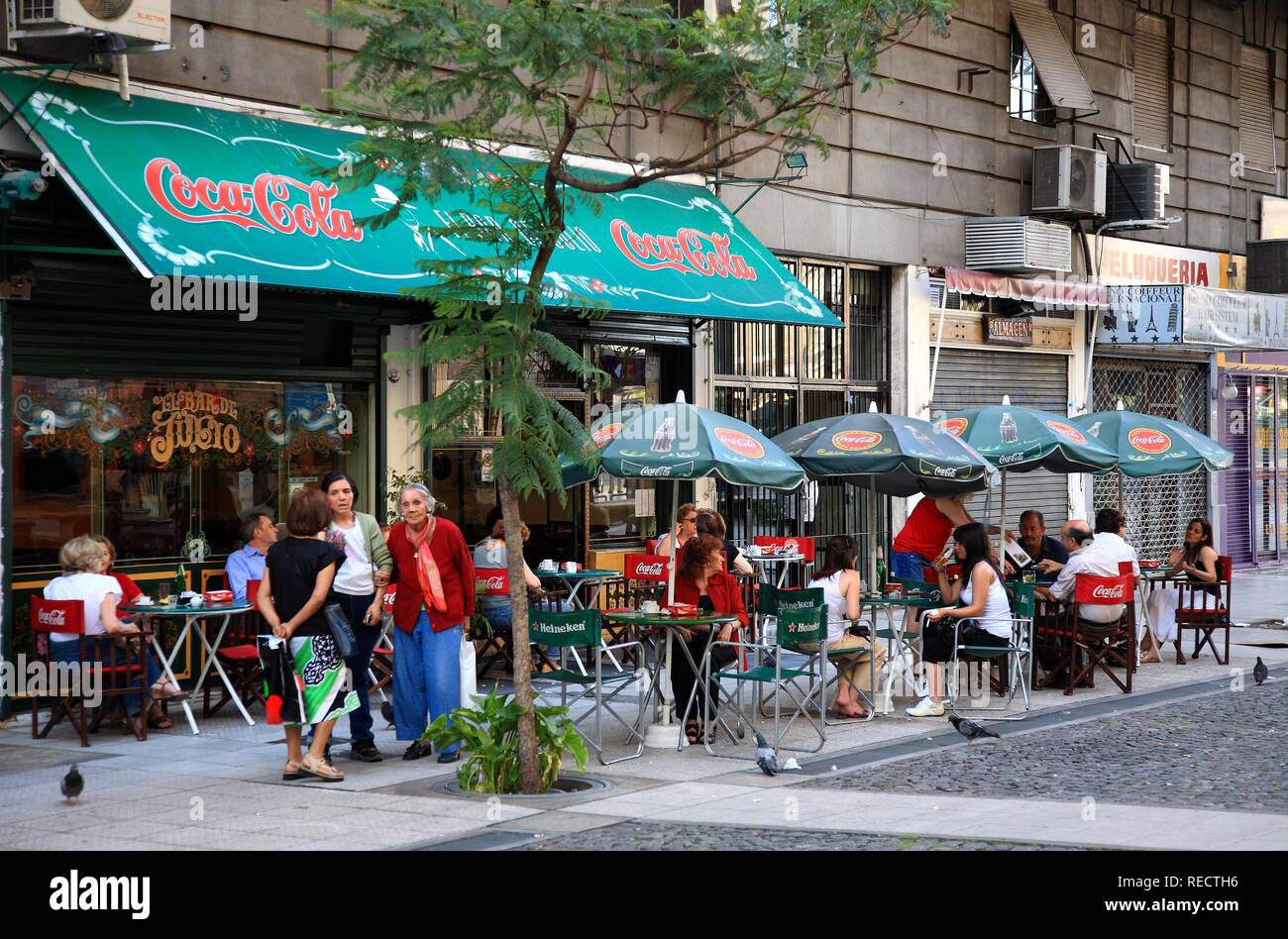 Avenida Corrientes street, centro di Buenos Aires, Argentina, Sud America Foto Stock