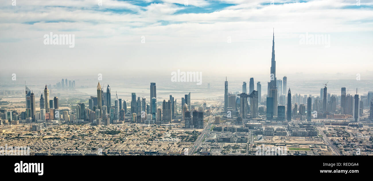 Panoramica vista aerea dello skyline di Dubai, Emirati Arabi Uniti Foto Stock