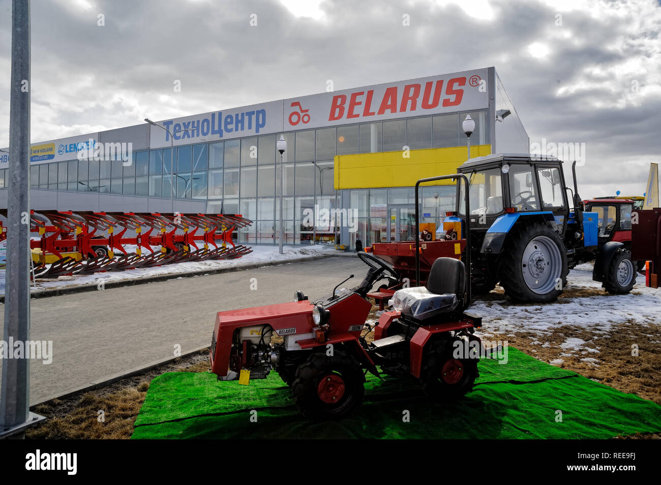 Tyumen, Russia - aprile 04. 2014: IV Tyumen esposizione specializzata macchine e attrezzature agricole. Il display mostra Foto Stock