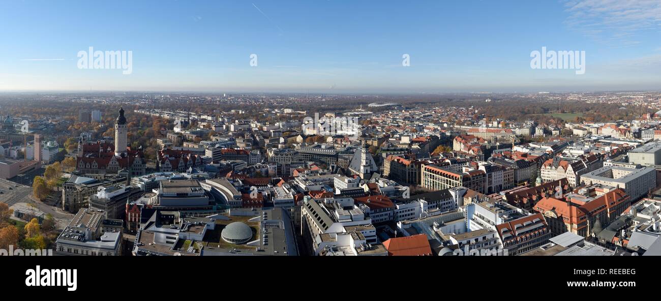 Leipzig, Germania - 15 novembre 2018 Vista panoramica su Lipsia, Germania, con gli edifici residenziali e commerciali. Foto Stock