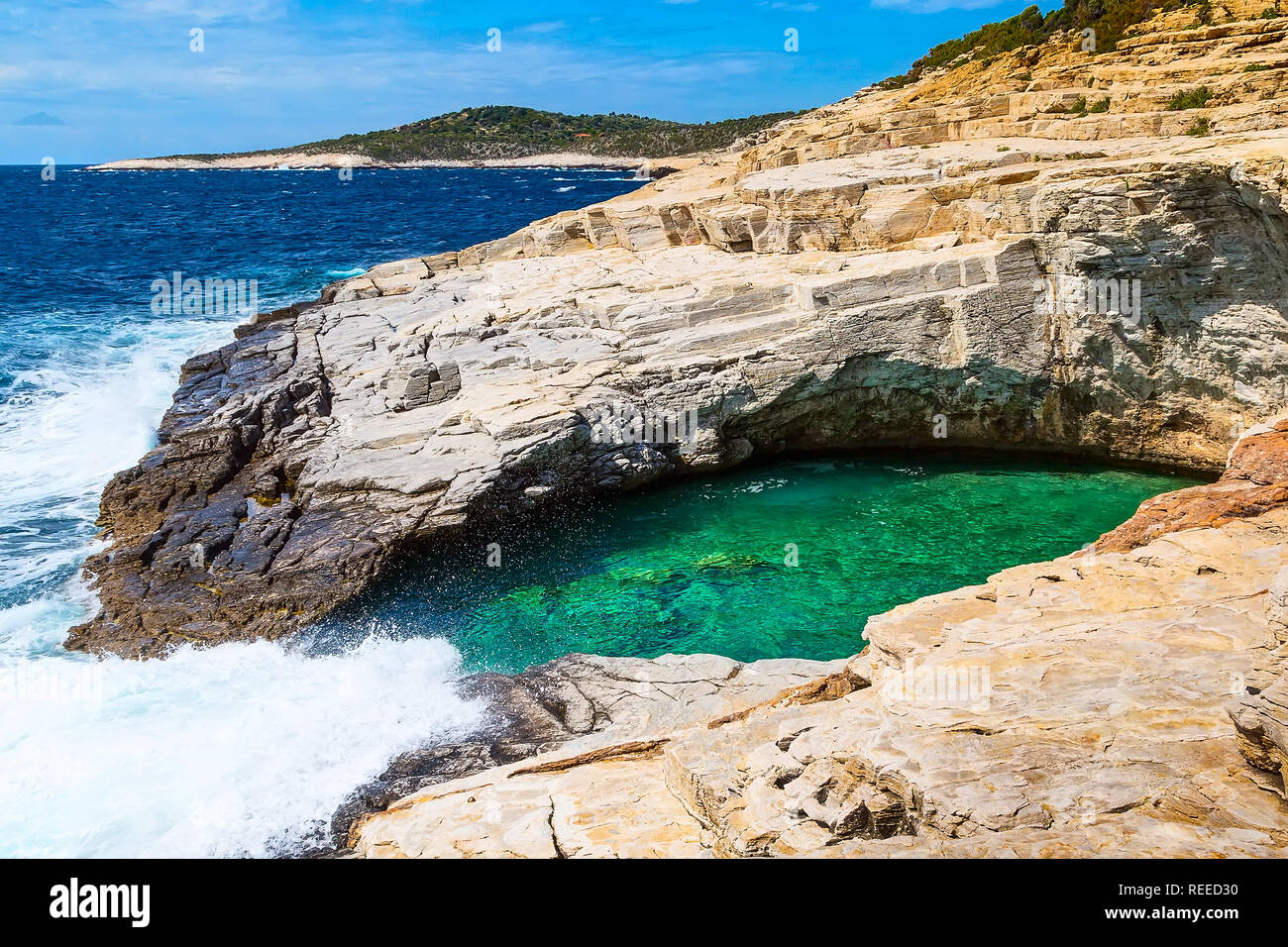 Giola con acqua di mare naturale piscina situata sulla Thassos o Thasos Island, Grecia Foto Stock