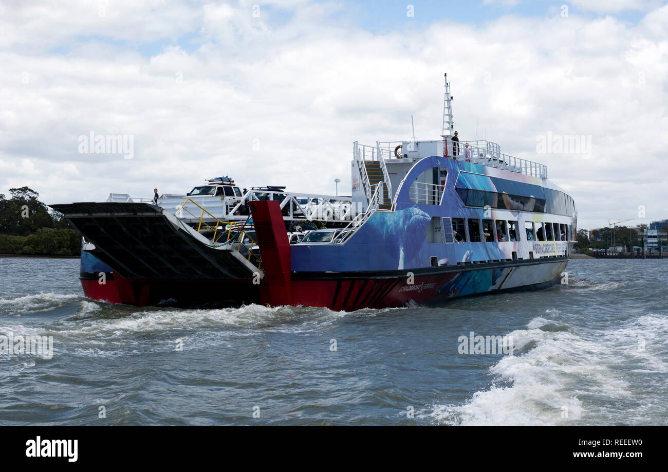 Un Stradbroke Ferries traghetto avvicinando Cleveland, Queensland, Australia Foto Stock