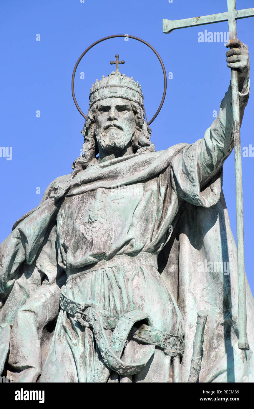 La Piazza degli Eroi è una delle piazze principali di Budapest, Ungheria. Monumento millenario. Statua del Re Santo Stefano. Hősök tere Foto Stock