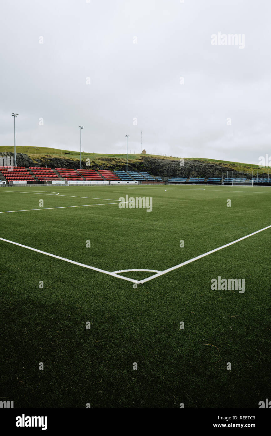 Svangaskard football Stadium una volta che la massa iniziale delle isole Faerøer nazionale di calcio in Toftir Eysturoy Isole Faerøer. Foto Stock