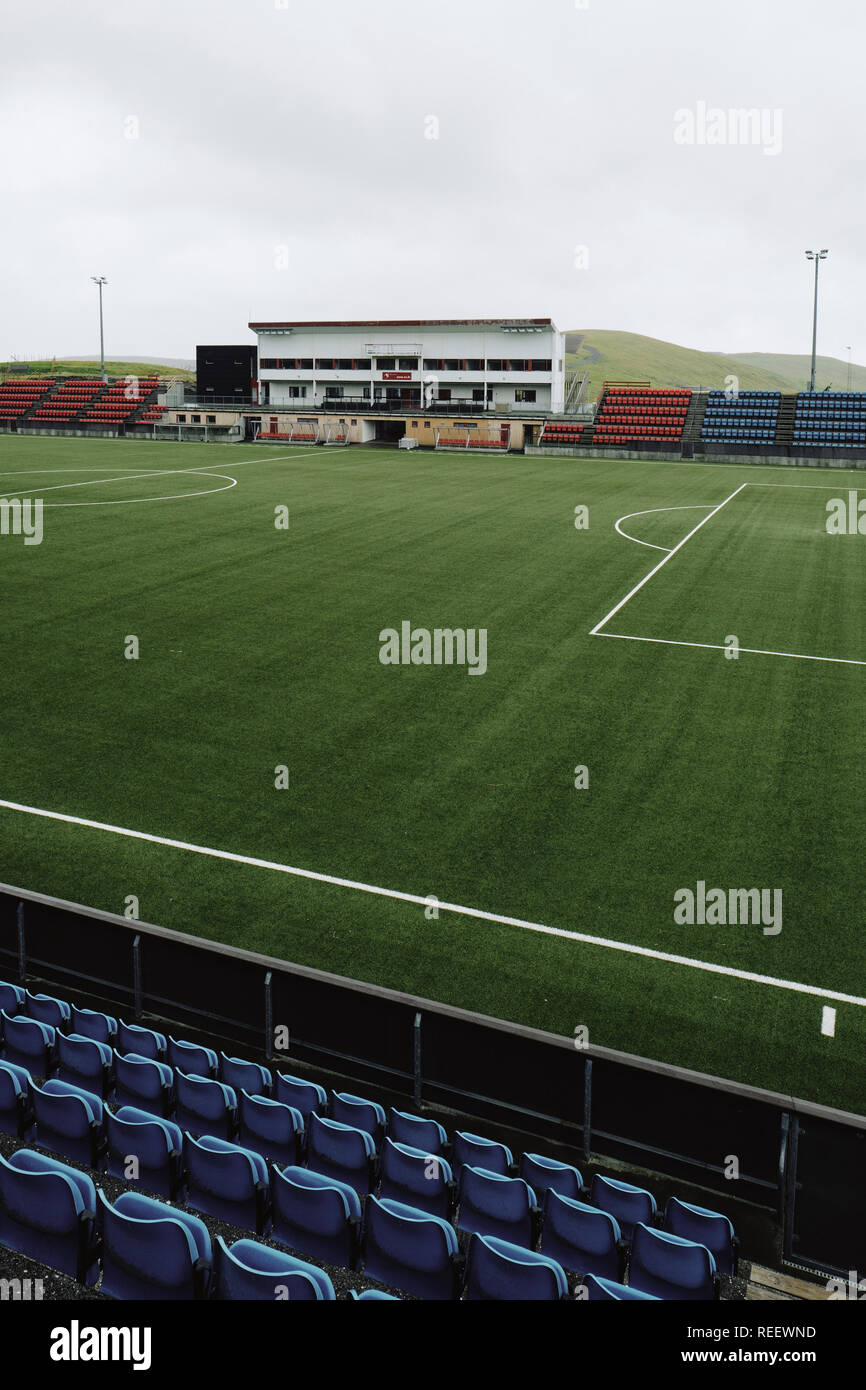 Svangaskard football Stadium una volta che la massa iniziale delle isole Faerøer nazionale di calcio in Toftir Eysturoy Isole Faerøer. Foto Stock