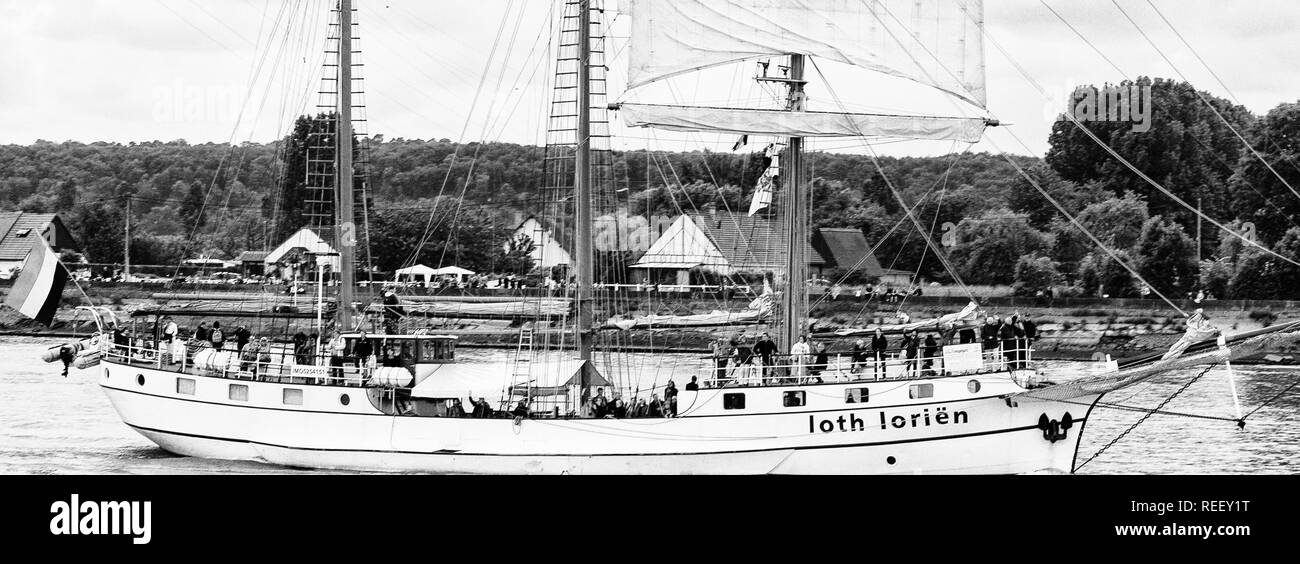 ROUEN, Francia - luglio circa, 2016. Fine dell'Armada di Rouen, barche galeone navi sul fiume Senna. Navy barca trasporto navale. Molto importante IO Foto Stock