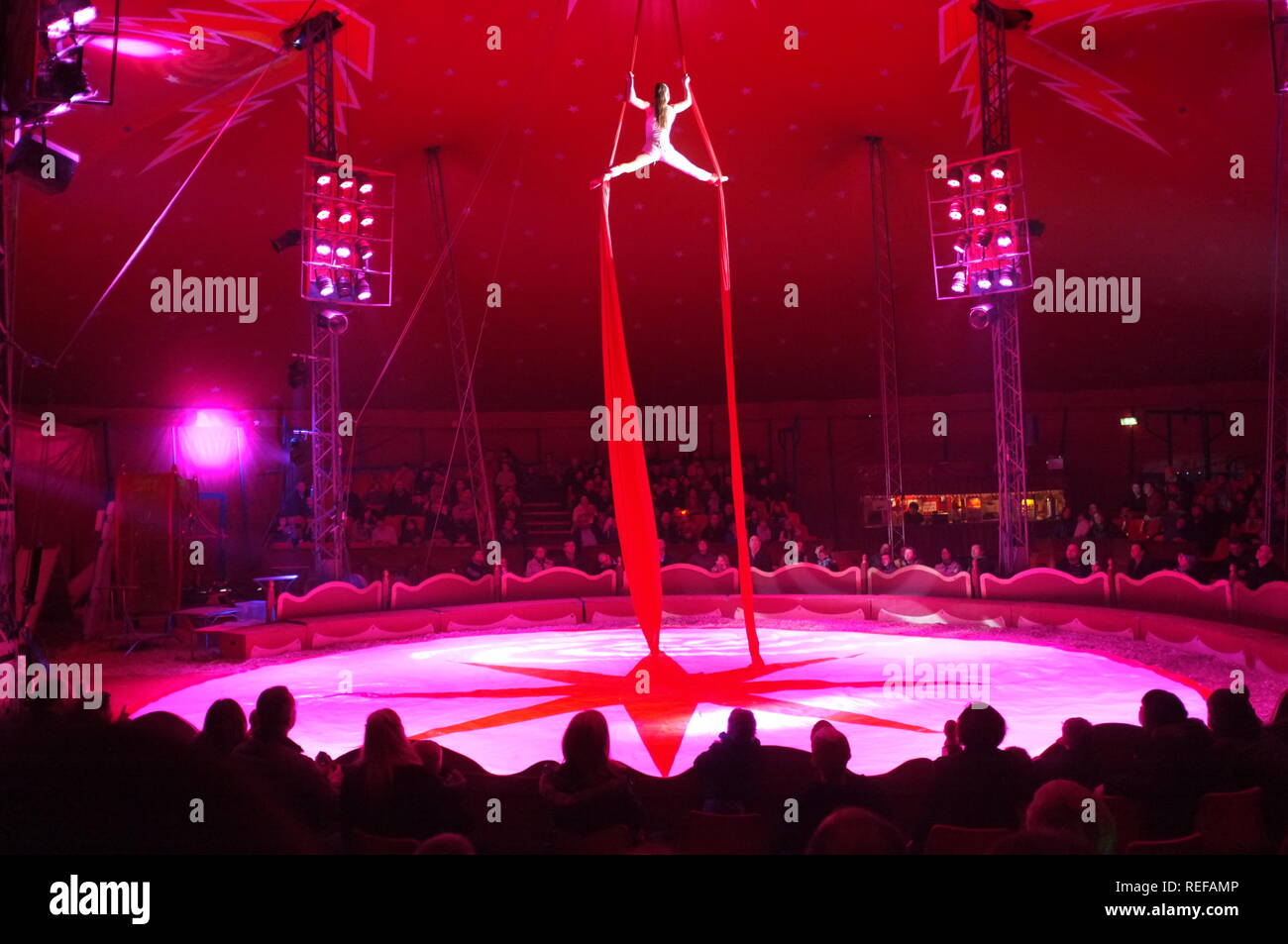 acrobati da circo Foto Stock