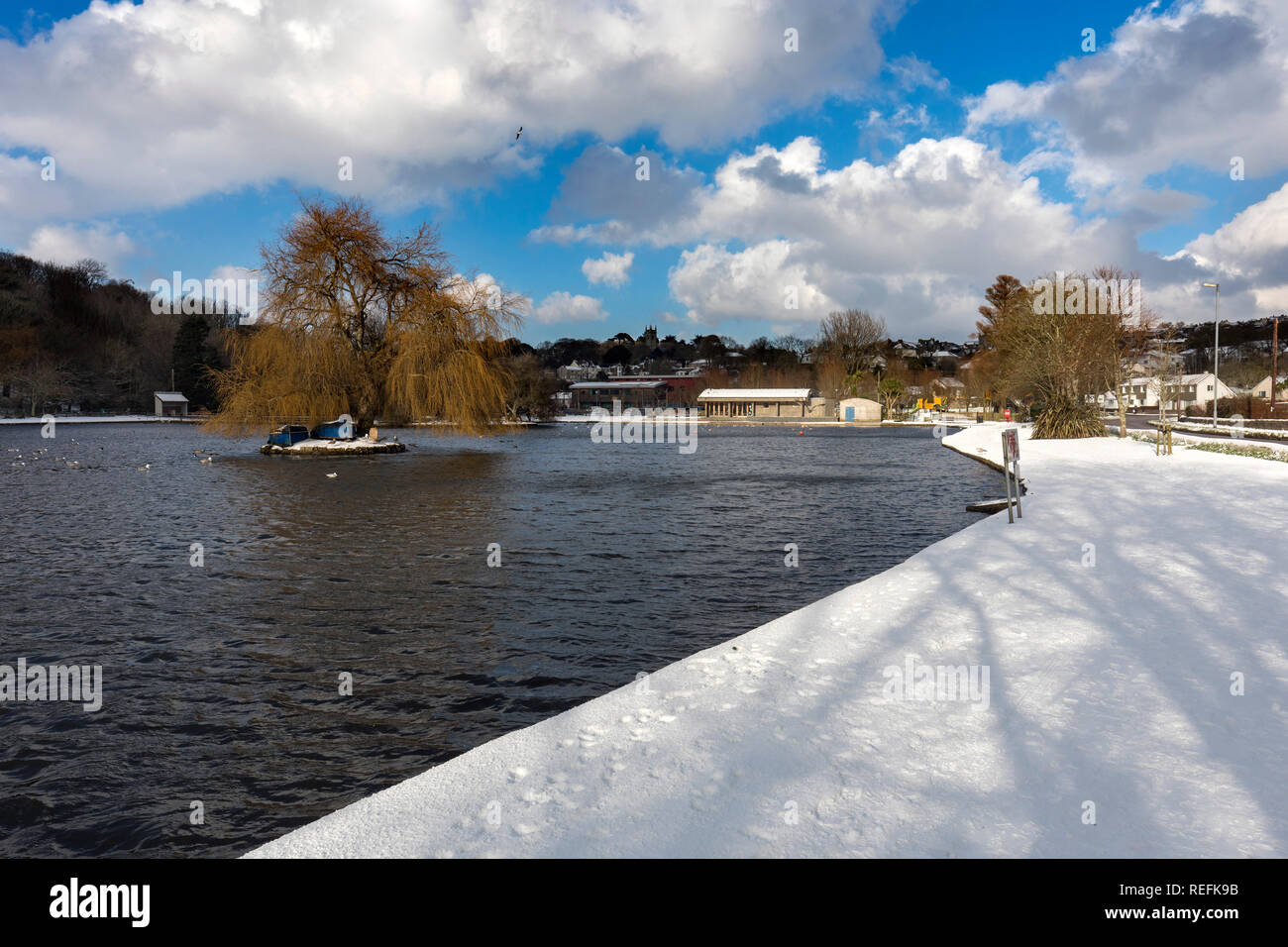 Helston in barca il lago; neve; Cornovaglia; Regno Unito Foto Stock