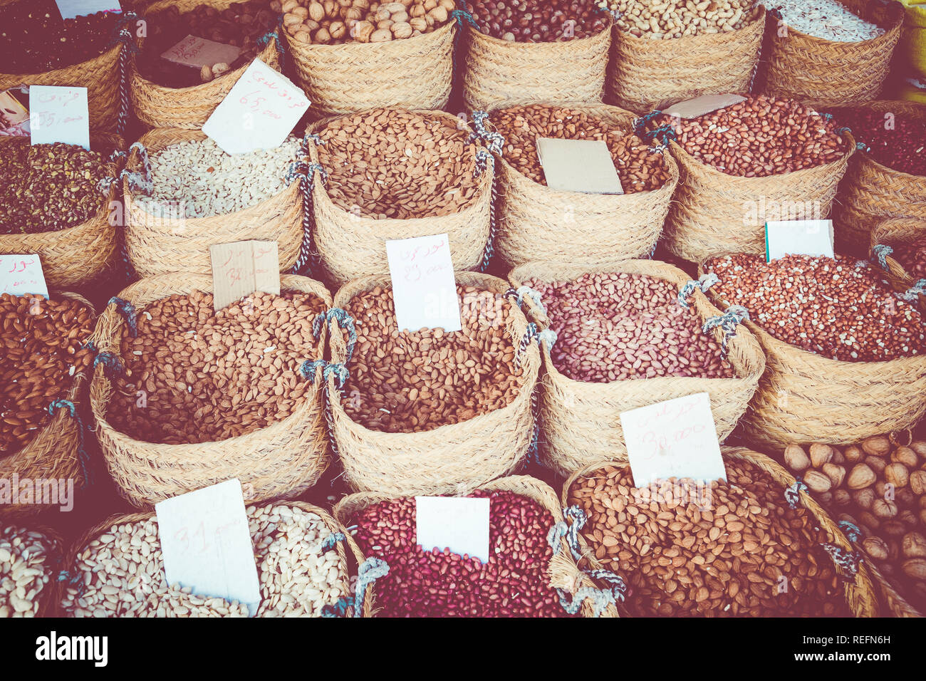 Spezie sulla tradizionale strada del mercato. Medina di Sousse. Città medievale. La Tunisia Foto Stock