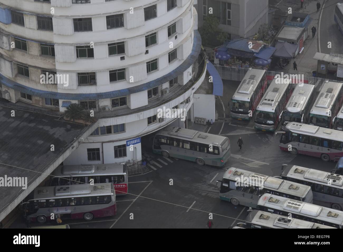 Gennaio 22, 2019 - Chongqing, Chongqing, la Cina - Chongqing Cina-l'edificio a 9 piani, costruito nel 1990, è una architettura di riferimento appartenenti ad una lunga distanza dalla stazione degli autobus nel sud-ovest ChinaÃ¢â'¬â"¢s Chongqing. (Credito Immagine: © SIPA Asia via ZUMA filo) Foto Stock