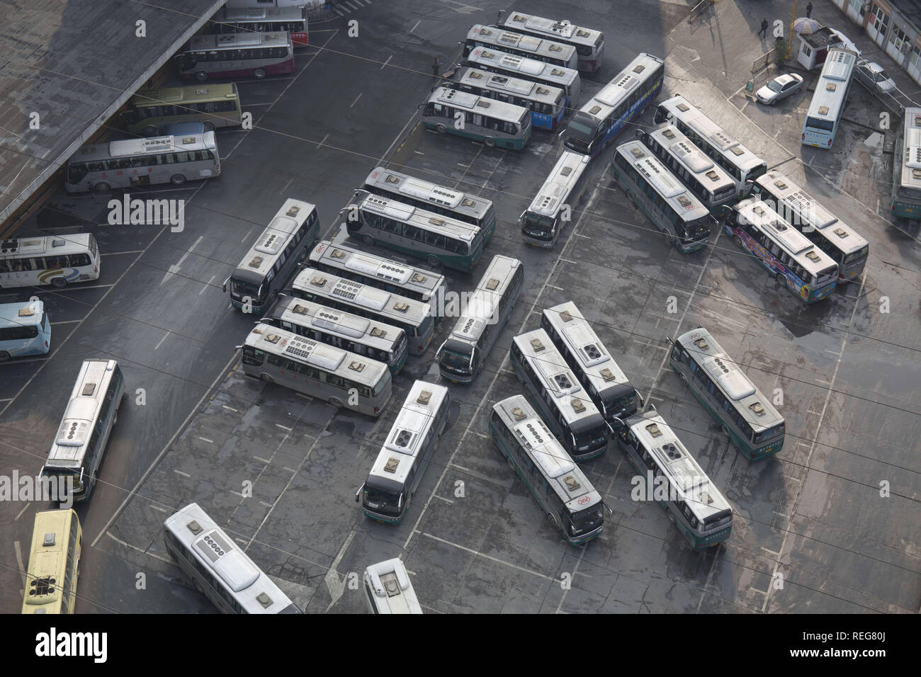 Gennaio 22, 2019 - Chongqing, Chongqing, la Cina - Chongqing Cina-l'edificio a 9 piani, costruito nel 1990, è una architettura di riferimento appartenenti ad una lunga distanza dalla stazione degli autobus nel sud-ovest ChinaÃ¢â'¬â"¢s Chongqing. (Credito Immagine: © SIPA Asia via ZUMA filo) Foto Stock