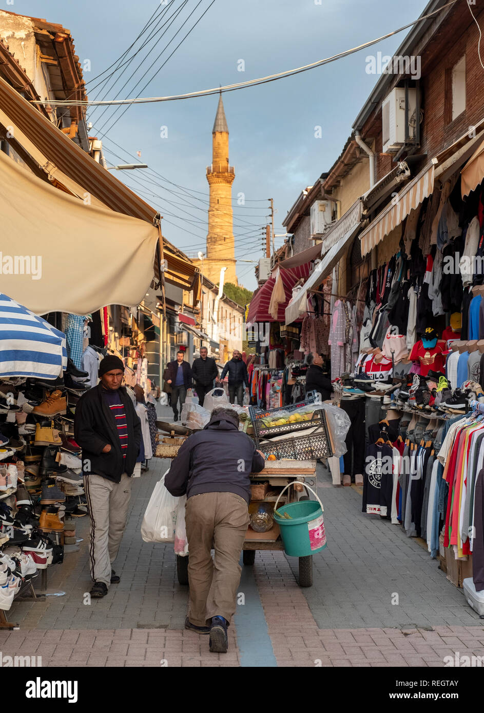 Open-air sul mercato Arasta strada che conduce alla Moschea Selimiye nella parte nord di Nicosia (Lefkosa), Repubblica Turca di Cipro del Nord. Foto Stock