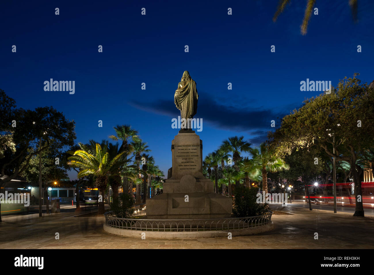 Il monumento a Cristo Re a La Valletta, Malta di notte. Foto Stock