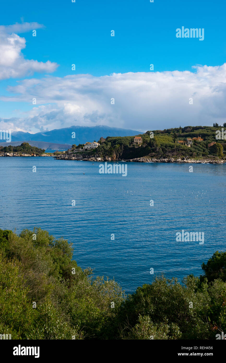 Europa Grecia Corfu east coast bay guardando verso l'Albania Foto Stock