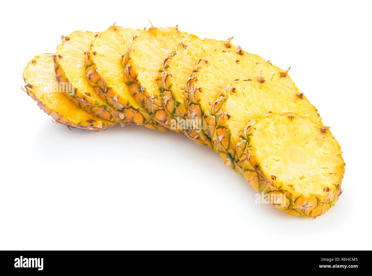 Pila di ripe di ananas a fette isolati su sfondo bianco Foto Stock