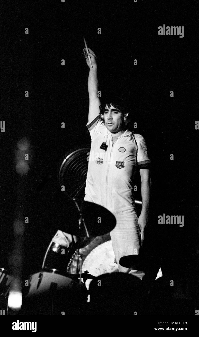 ROTTERDAM, Paesi Bassi - 27 ottobre: Keith Moon di chi sul palco durante un concerto a Ahoy Rotterdam Paesi Bassi il 27 ottobre 1975. (Foto di Gijsbert Hanekroot) Foto Stock