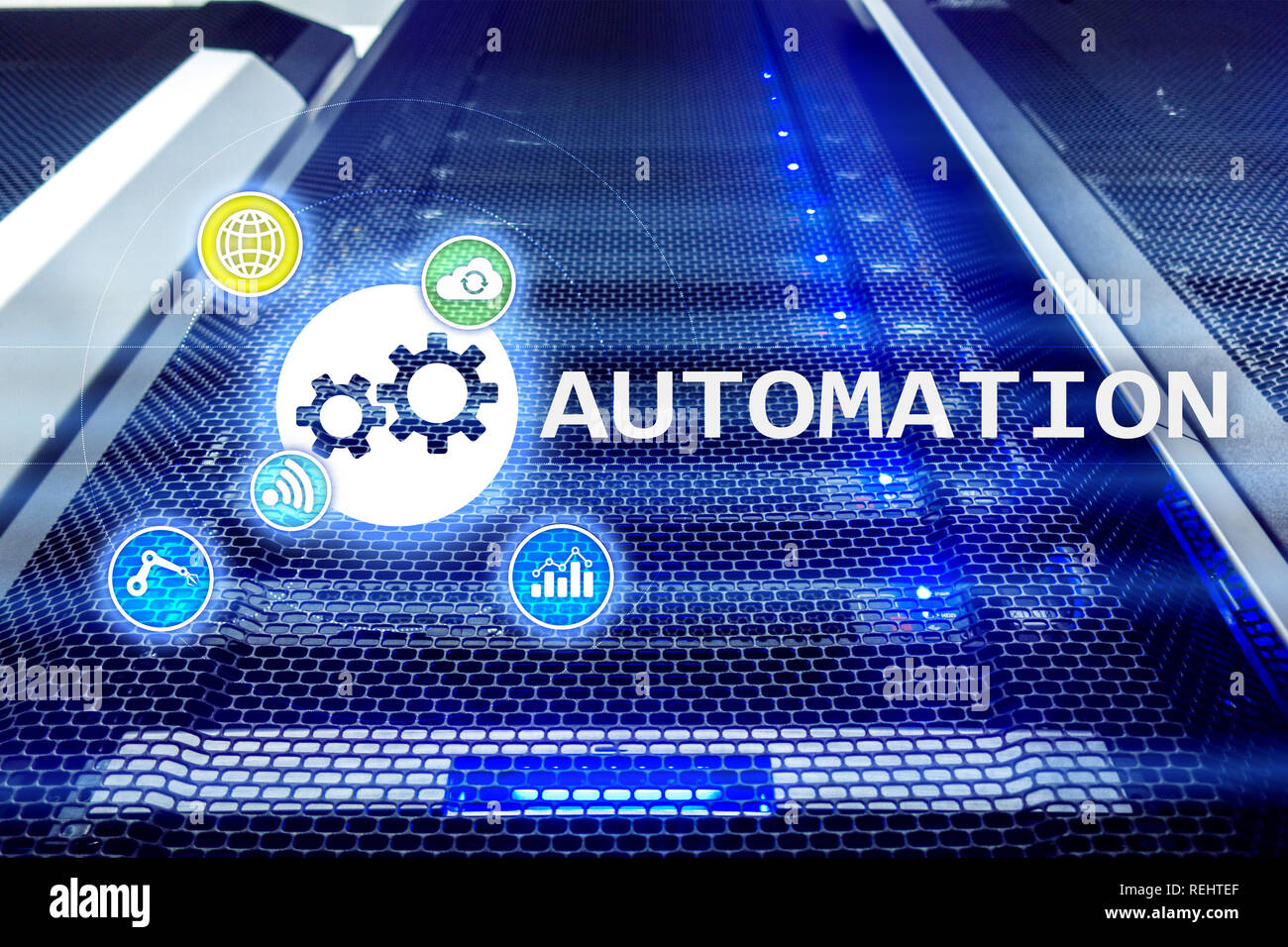 Automazione del processo di business e innovazione tecnologica nel settore manifatturiero. Internet e tecnologia concetto sulla sala server sfondo. Foto Stock