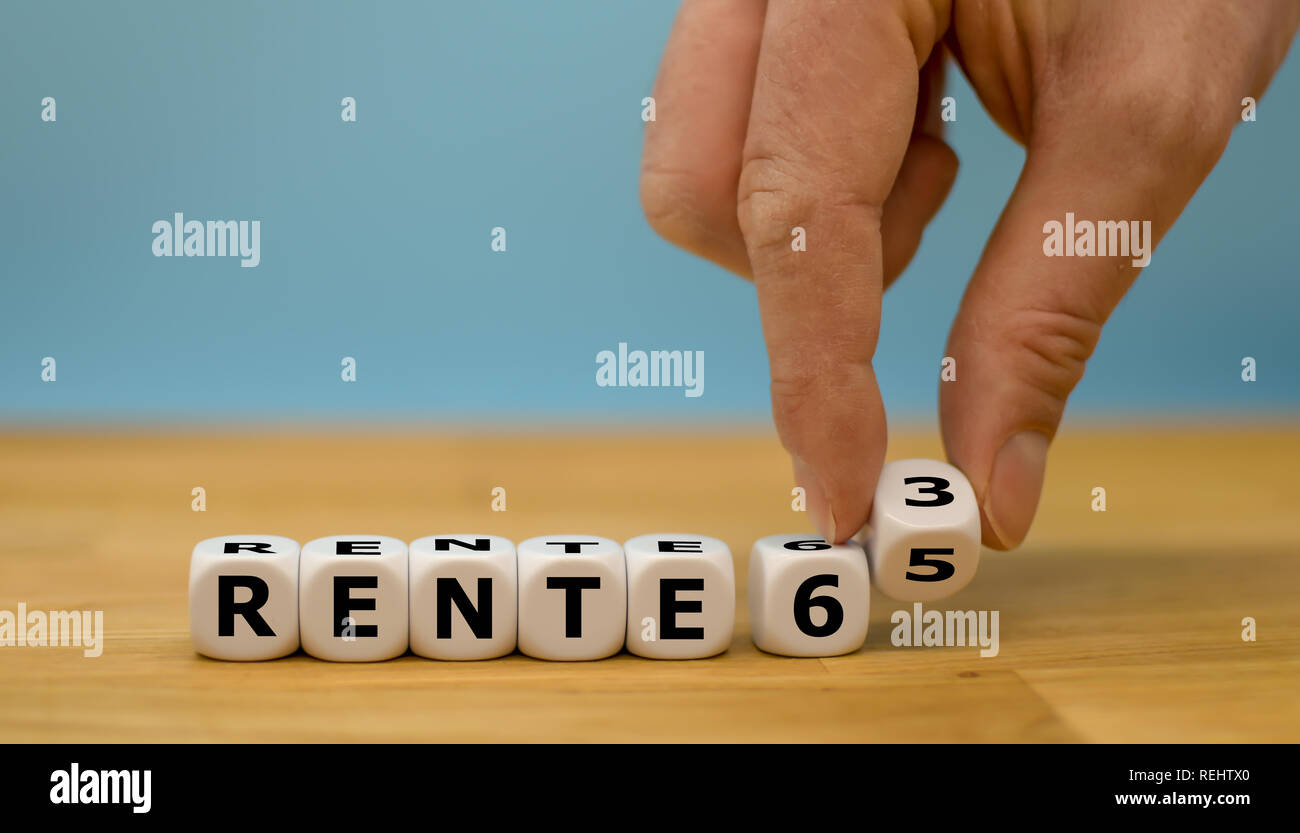 Pensione con 65 o 63? È a mano ruotando un dado e cambia l'ESPRESSIONE "RENTE 65' a 'Rente 63' (tedesco per il pensionamento con 65 o il pensionamento con Foto Stock