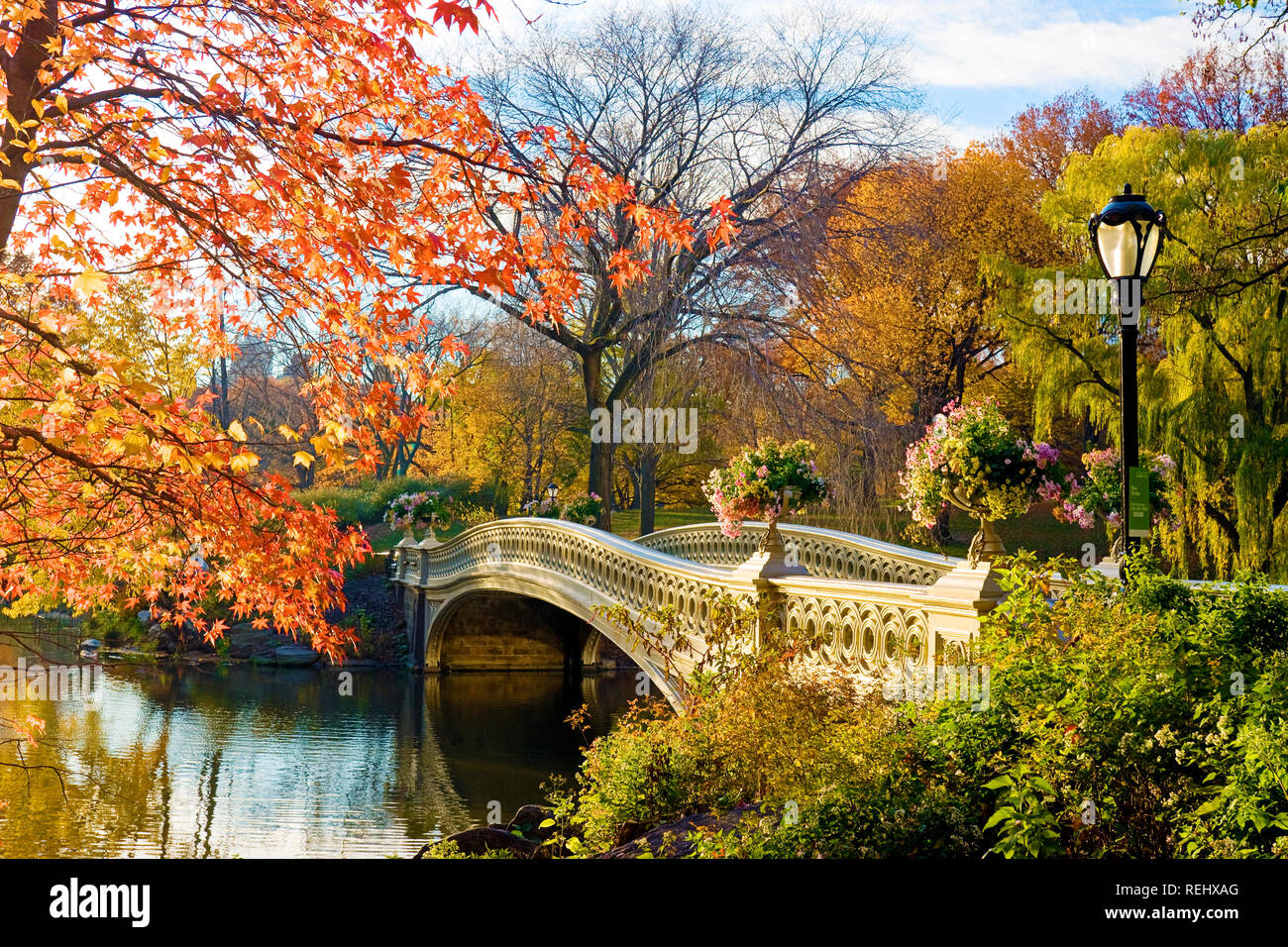 Ponte di prua Central Park in autunno New York City Foto Stock