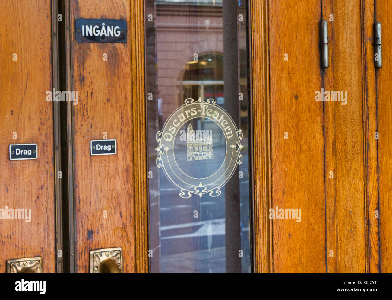 Le porte all'arte Nouveau Oscarsteatern (Oscar Teatro), Kungsgatan, Norrmalm, Stoccolma, Svezia e Scandinavia Foto Stock