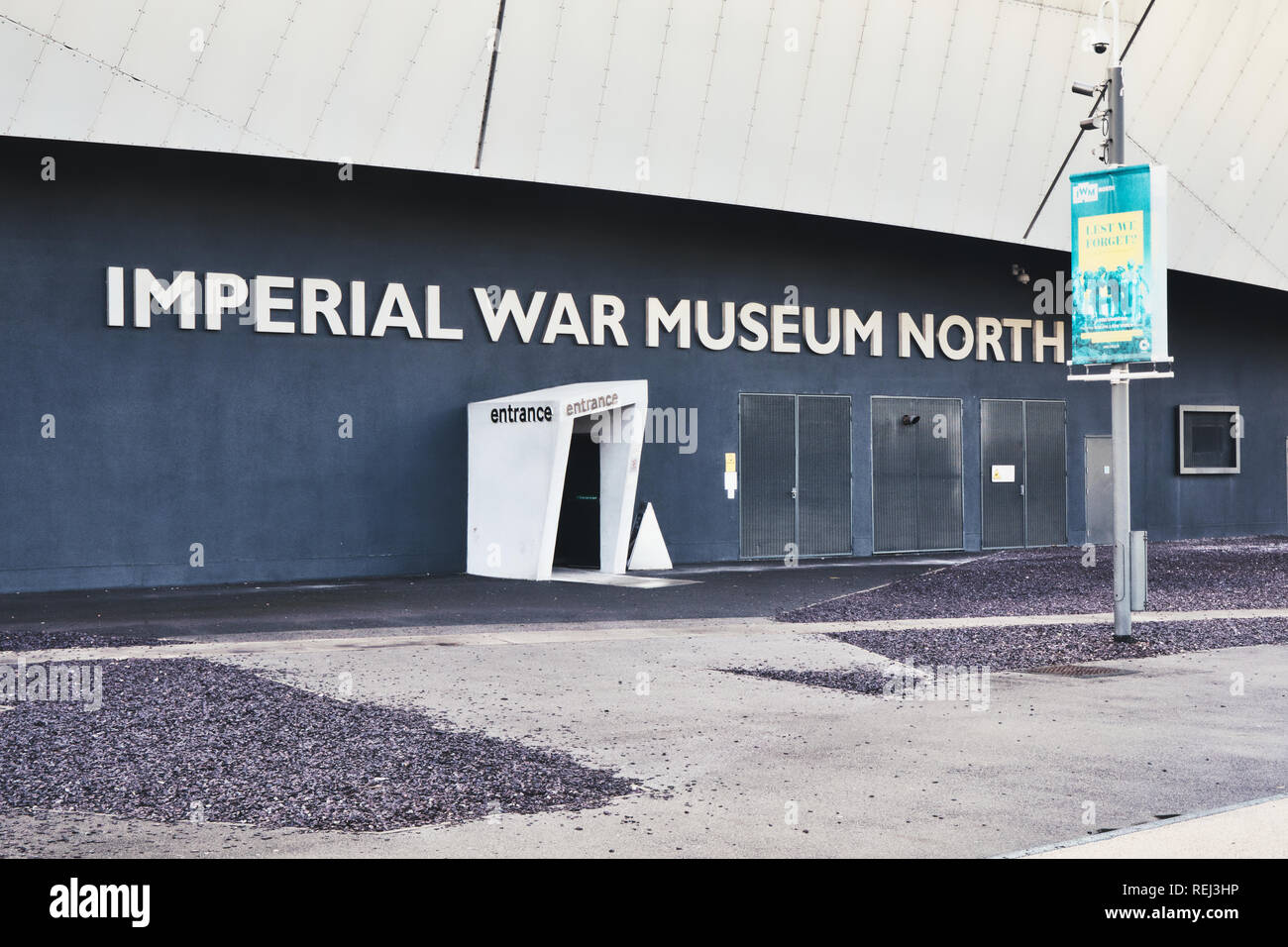 Imperial War Museum North (da Daniel Libeskind 2002), le banchine, Trafford Park, Greater Manchester, Regno Unito Foto Stock