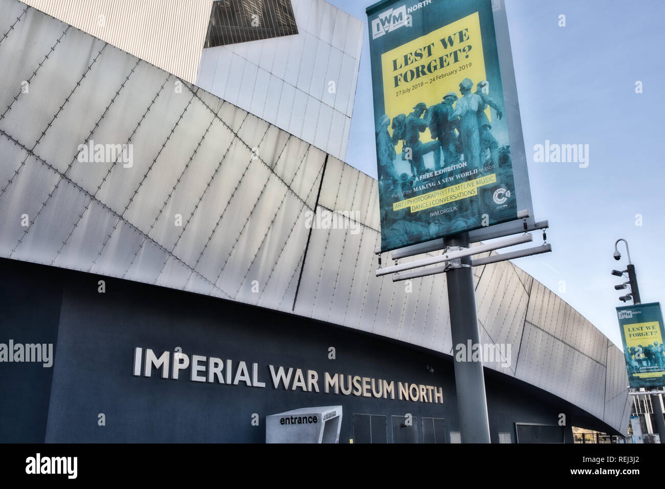 Imperial War Museum North (da Daniel Libeskind 2002), le banchine, Trafford Park, Greater Manchester, Regno Unito Foto Stock