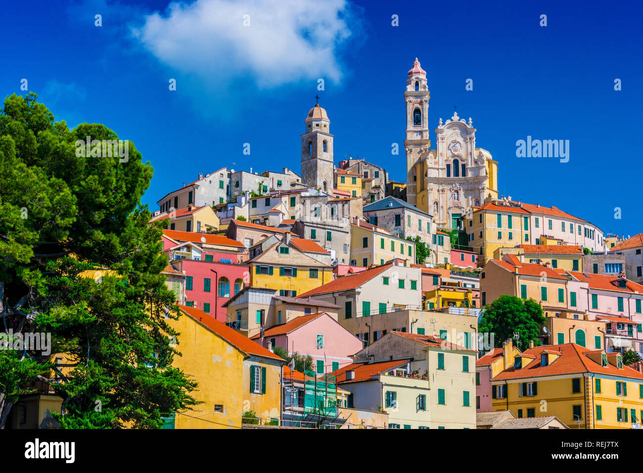 Il borgo di Cervo sulla Riviera Italiana nella provincia di Imperia Liguria, Italia Foto Stock