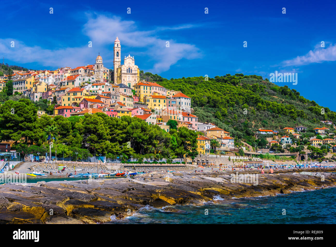 Il borgo di Cervo sulla Riviera Italiana nella provincia di Imperia Liguria, Italia Foto Stock