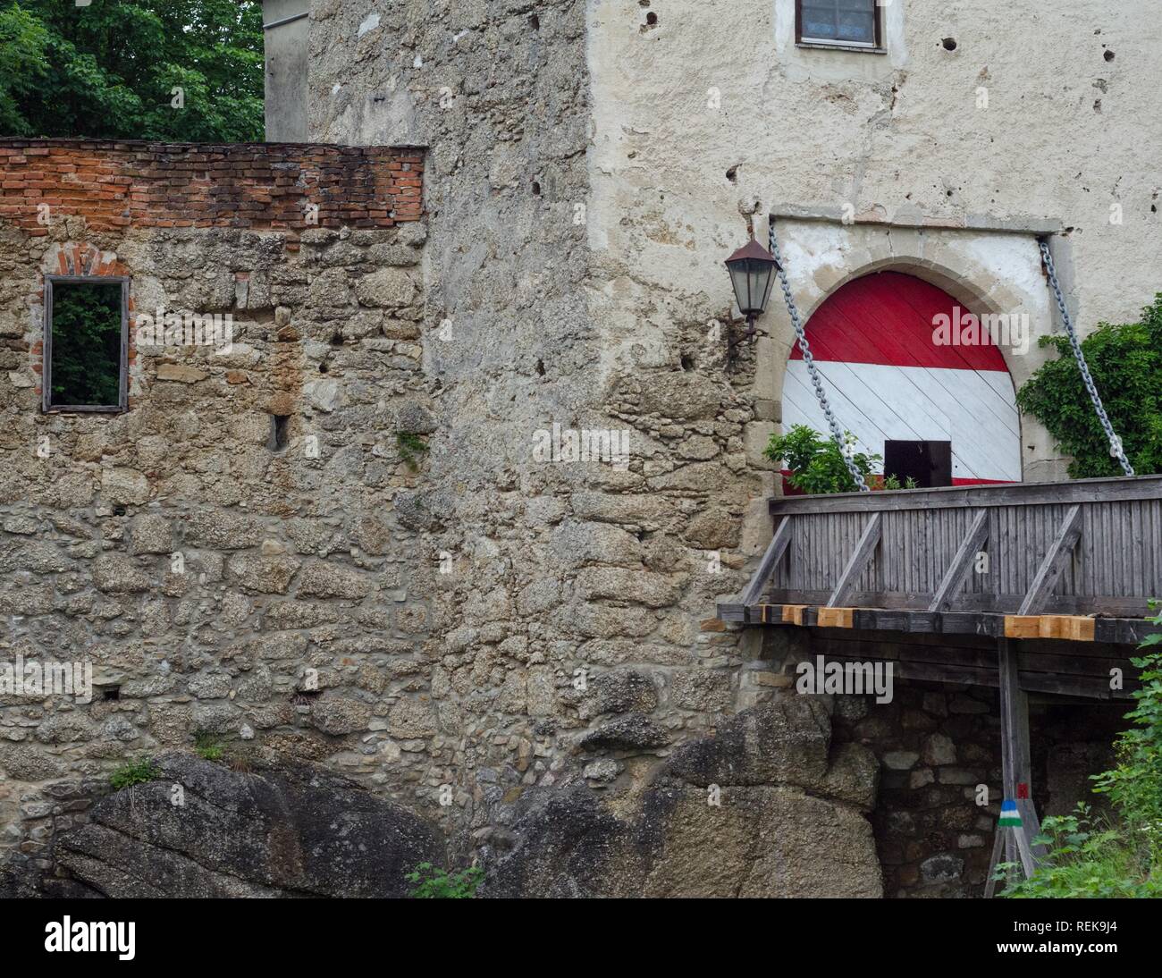 Il ponte levatoio ingresso al castello di Bad Kreuzen, Austria. Foto Stock