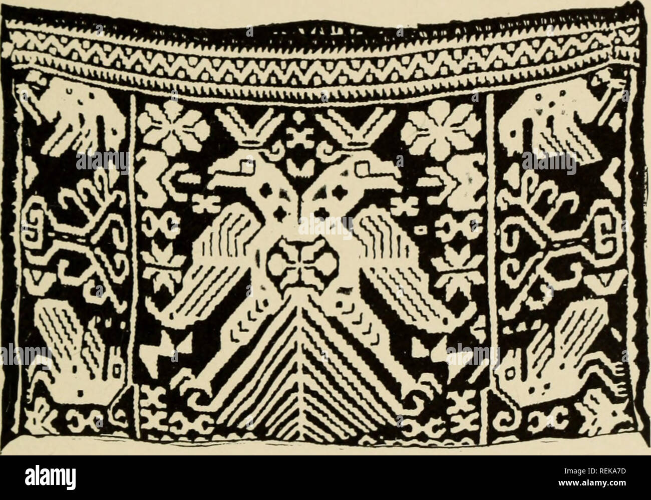 . Le antiche civiltà del Messico e America centrale. Gli indiani del Messico; Indiani dell America Centrale. JUvsi^vfu^^y?"v^^v^2A5X3V£^ Fie:. 8. Il design moderno nastro Huichol.. Fig. 9. Custodia in tessuto di indiani Huichol mostra Two-Headed Austrian Eagle. molto bella ma ha introdotto le idee sono spesso visto. Ad esempio, molto comune movente Hui- chol arte tessile è il due-headed eagle austriaco evidentemente assunto da monete di Carlo V. corone simili a quelli indossati dalle due teste. Si prega di notare che queste immagini vengono estratte dalla pagina sottoposta a scansione di immagini che possono essere state migliorate digitalmente Foto Stock