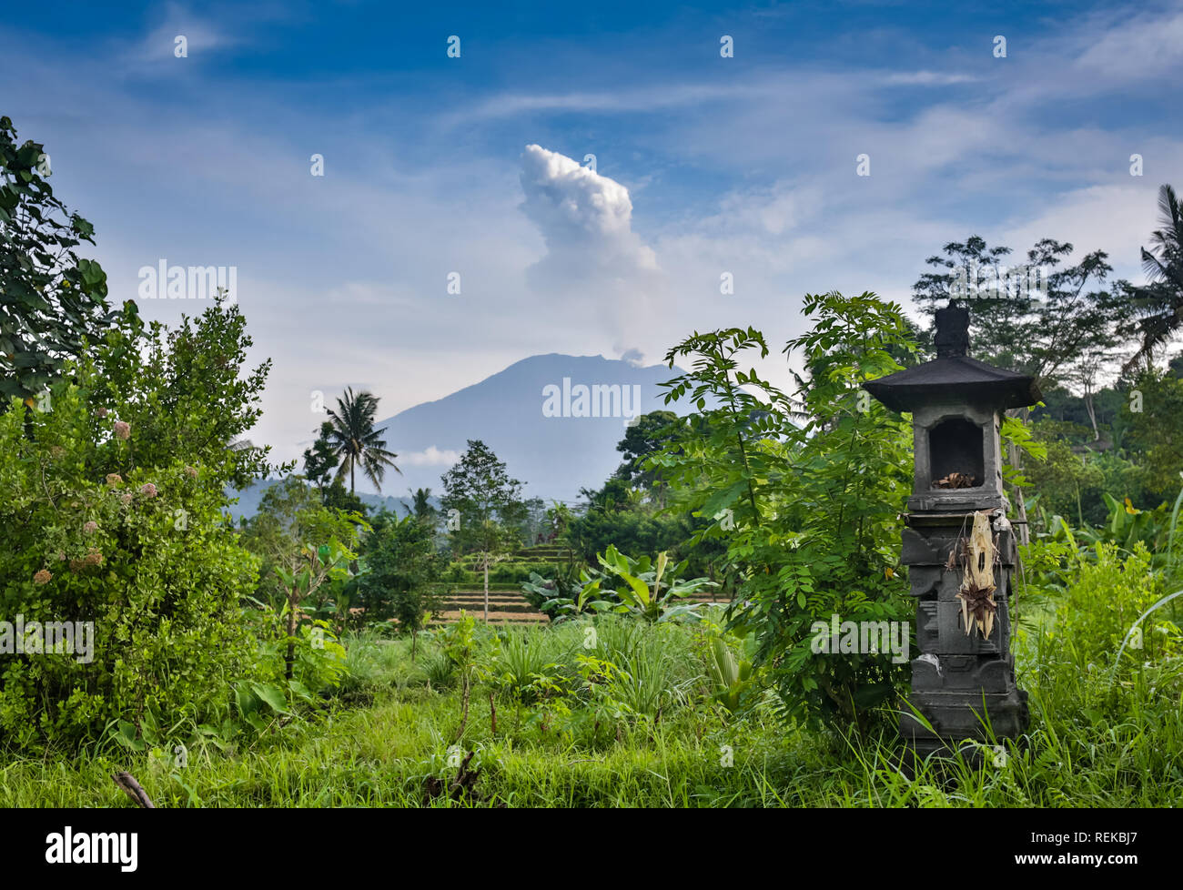 Monte Agung Lempuyang dal tempio di Bali Foto Stock