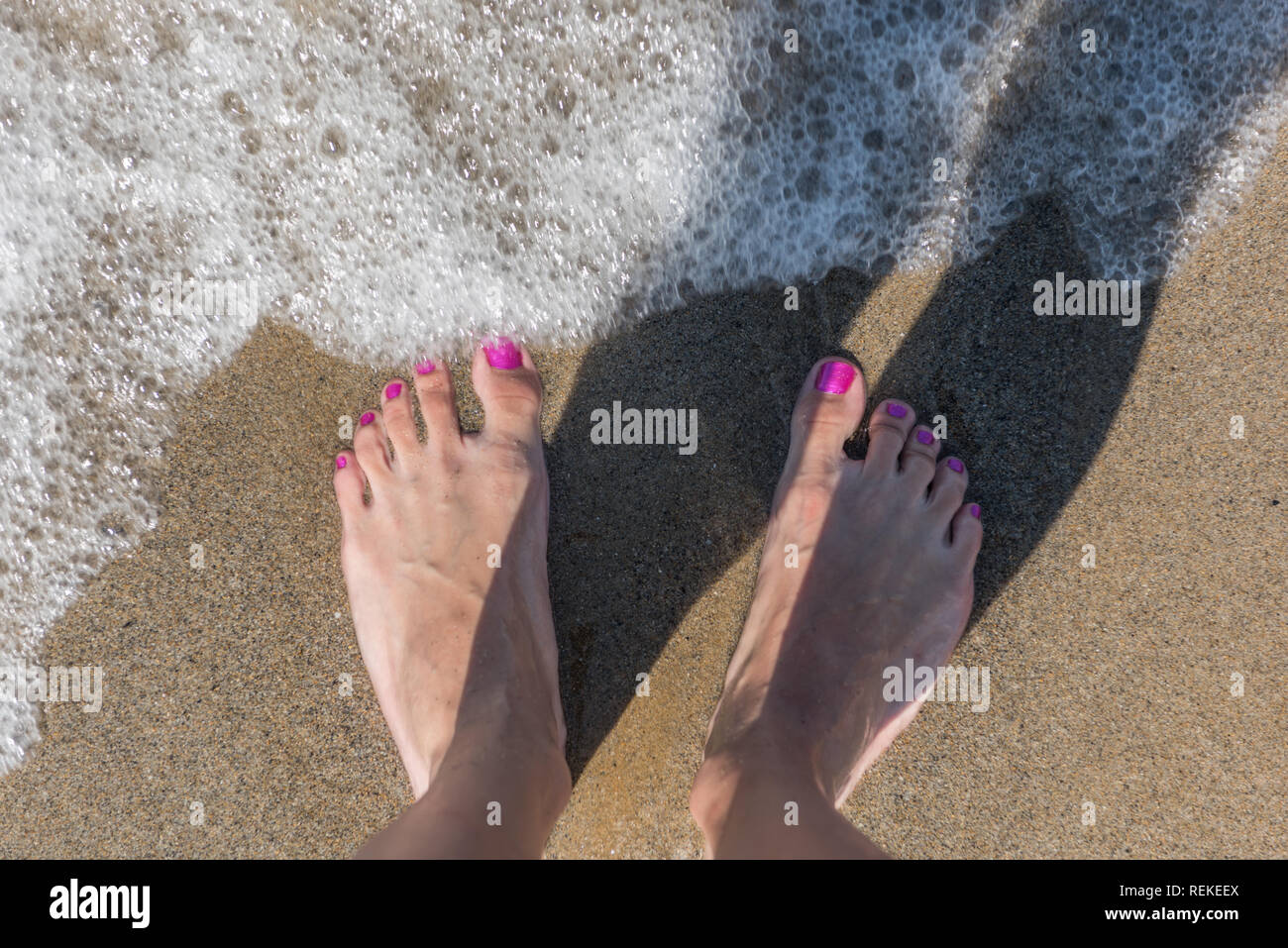 Schiuma di Mare toccando le dita dei piedi Foto Stock