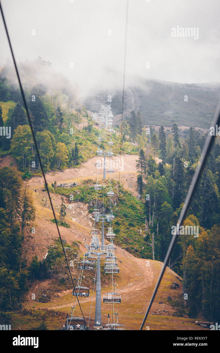 Funivia sulla sommità Roza picco. Sochi, Krai Krasnodar, Russia Foto Stock