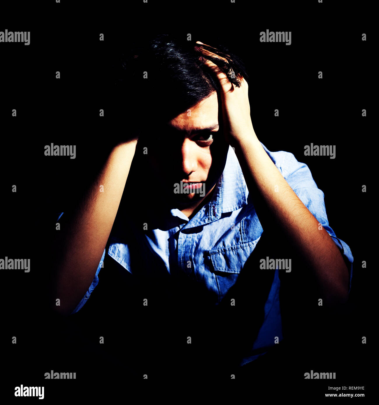 Ritratto di un uomo depresso Foto Stock