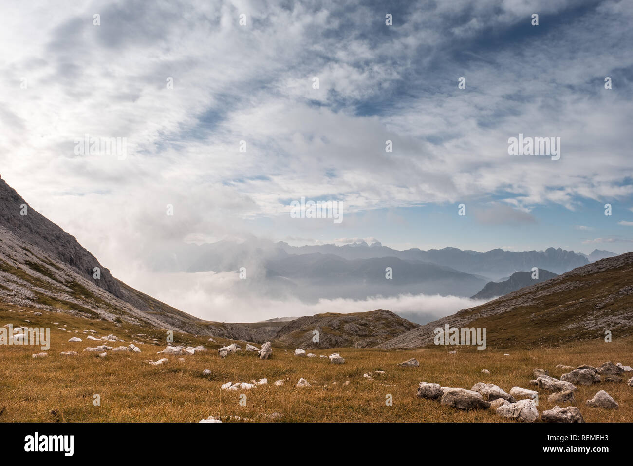 Vista delle alpi italiane dalla cima del monte sassopiatto Foto Stock