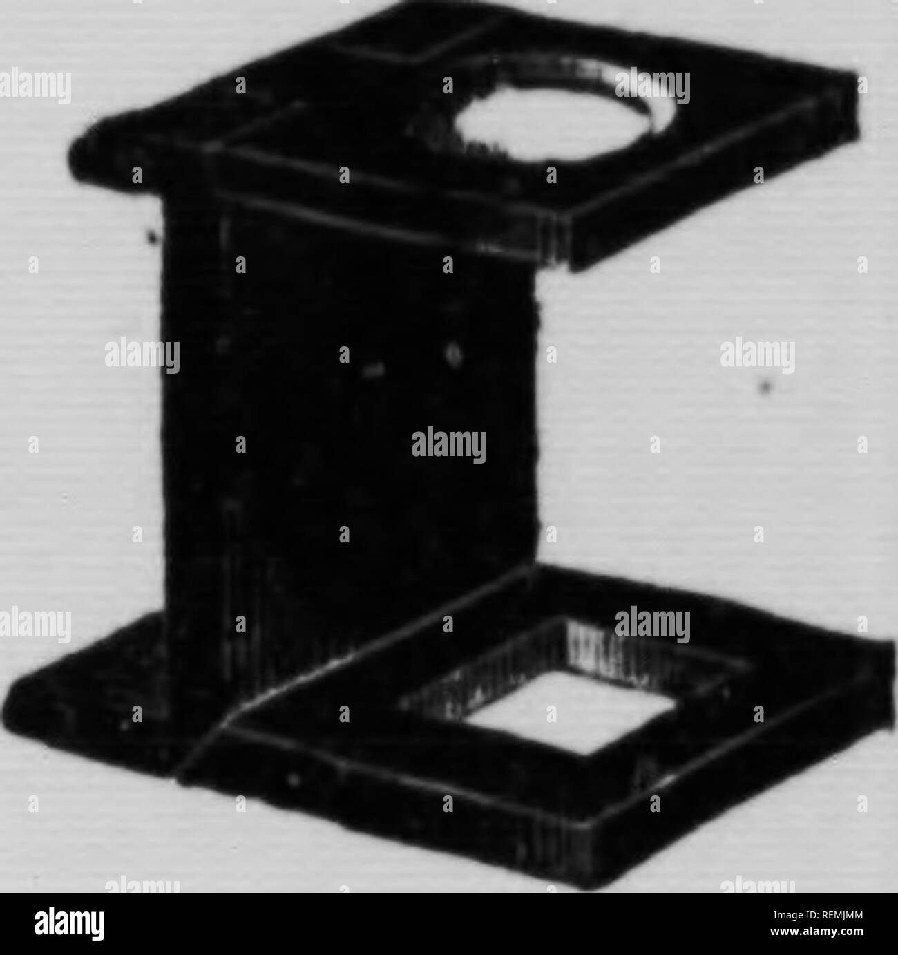 . Le erbacce di Ontario [microformati]. Le erbe infestanti le erbe infestanti; Mauvaises herbes; Mauvaises herbes, Lutte contre les. Fig. A. Treppiede Magnifier. Fig. B. Biancheria Tester. pathic flaconcini di una capacità drachm sono adatti per lo scopo, ma devono essere attentamente e chiaramente etichettati. Se essi non sono così IdVlled, la collezione sarà inutilizzabile. Una piccola lente di ingrandimento è molto utili per identificare i semi. Forse la maggior parte I vetro conveniente per la [nirjKJ.se è la lente di ingrandimento frijwd (Fig. A), costando circa cinquanta! Centf. Il liucn-tcster (Fig. B) è <:heapfr, ma ancora abbastanza riparabile. Principi generali in Foto Stock