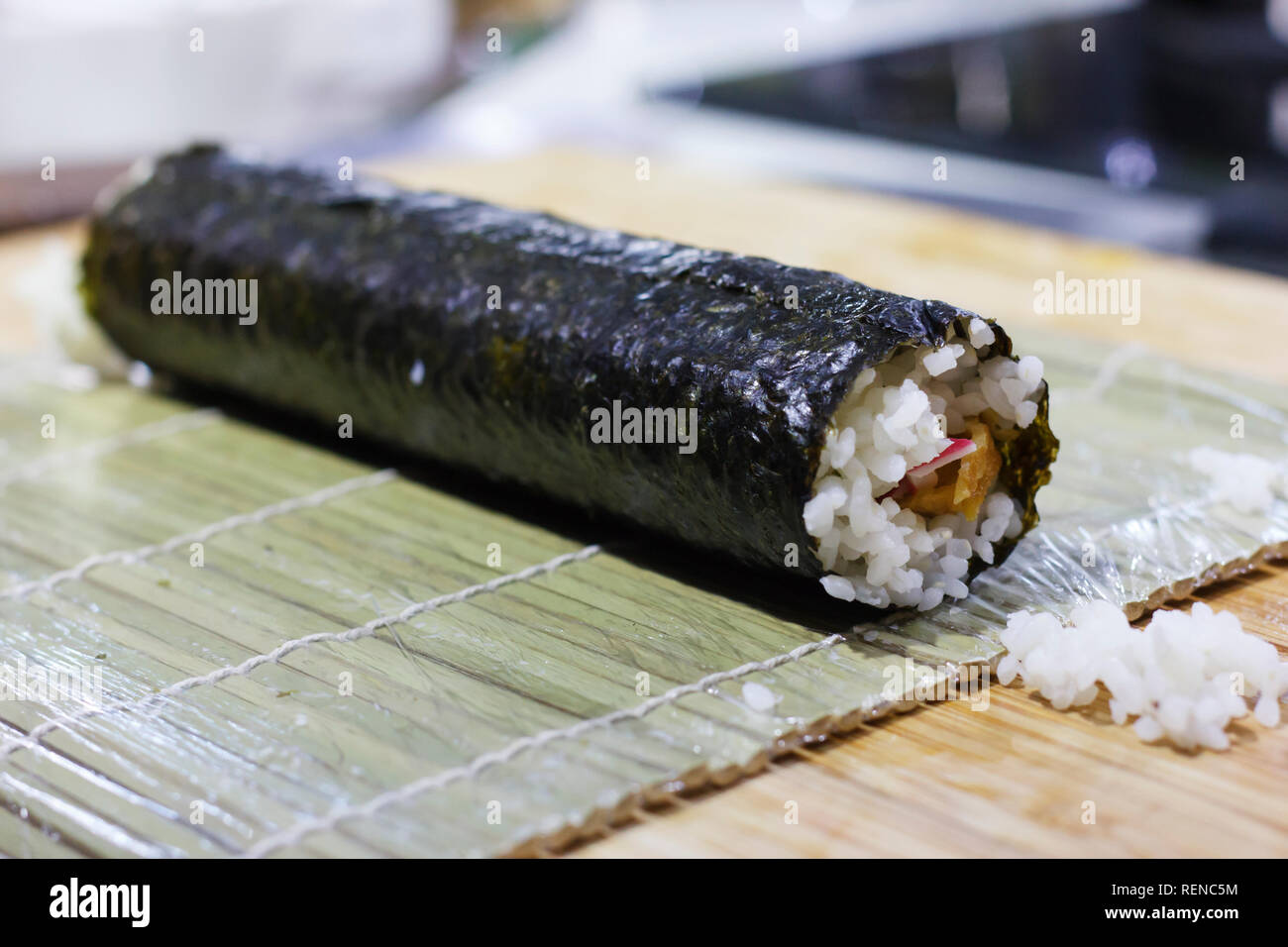 Processo per la fabbricazione di rotoli giapponese e sushi Foto Stock