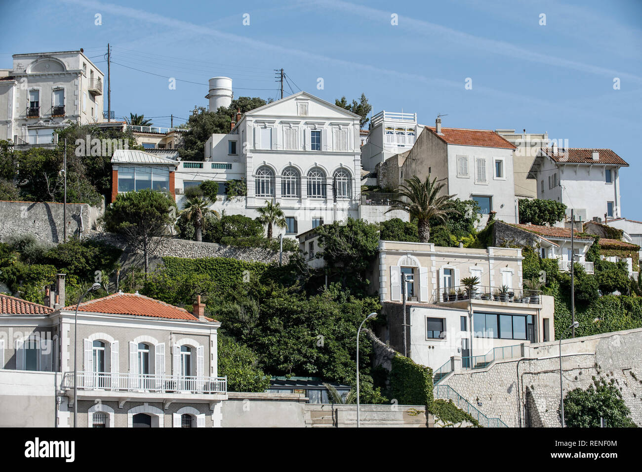 Marsiglia (sud-est della Francia): immobiliare nel quartiere di Roucas Blanc, lungo il cornicione, nel settimo arrondissement (distretto). Case e vil Foto Stock