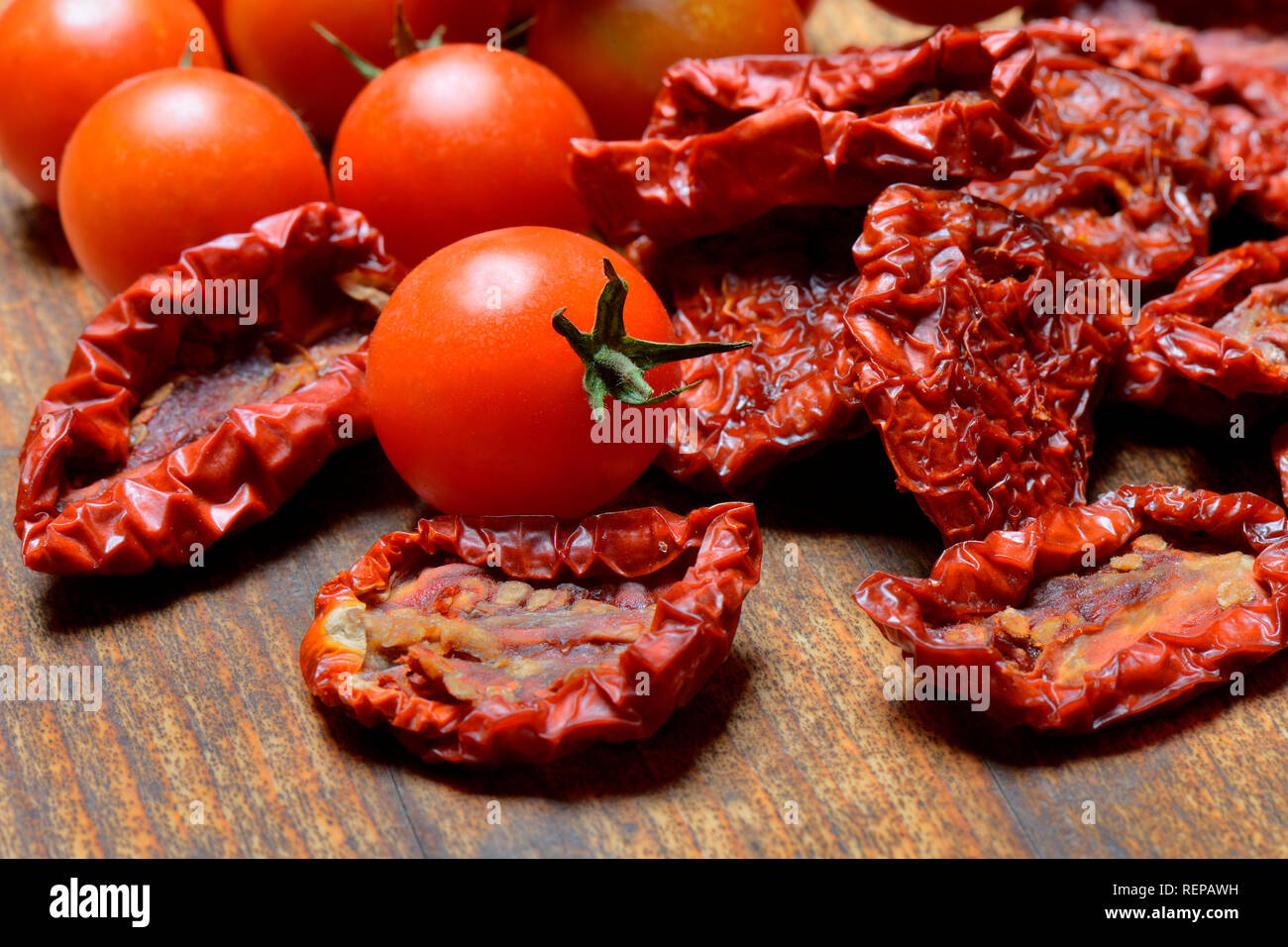 Pomodori secchi e di pomodori ciliegini Foto Stock