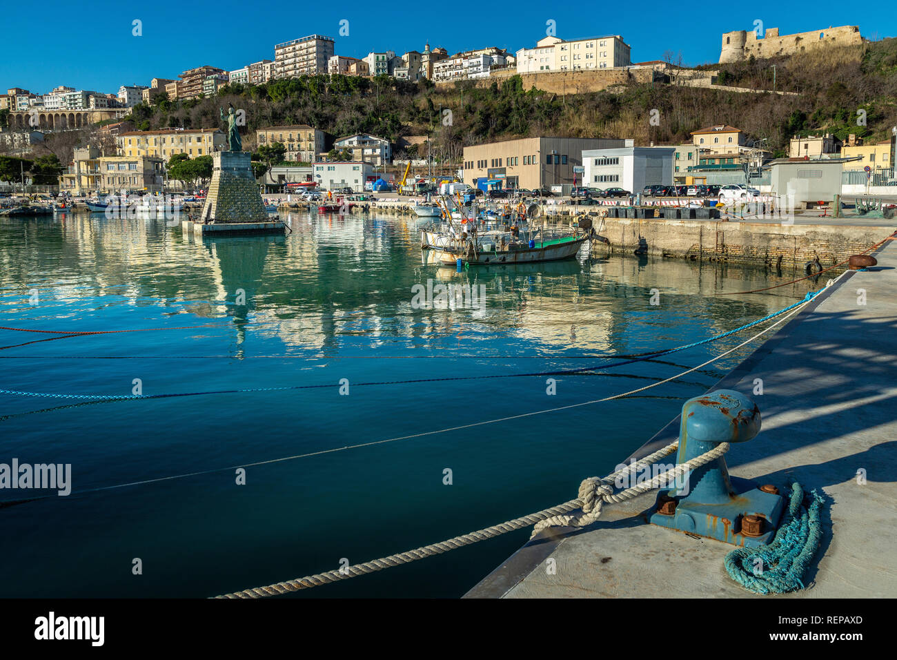 Mare Adriatico, porto di Ortona. Abruzzo, Italia Foto Stock