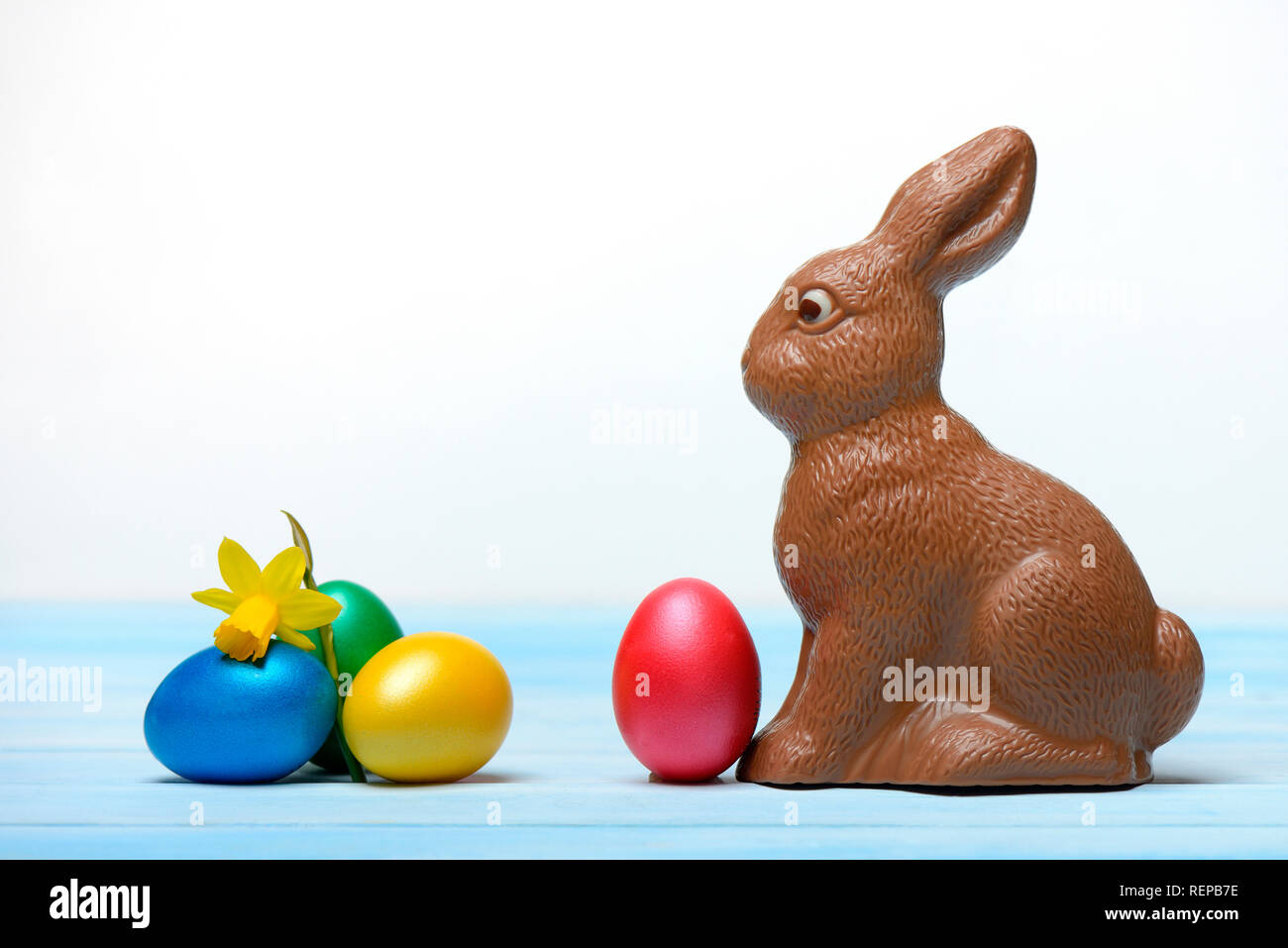 Il cioccolato coniglietto di Pasqua e uova di Pasqua Foto Stock