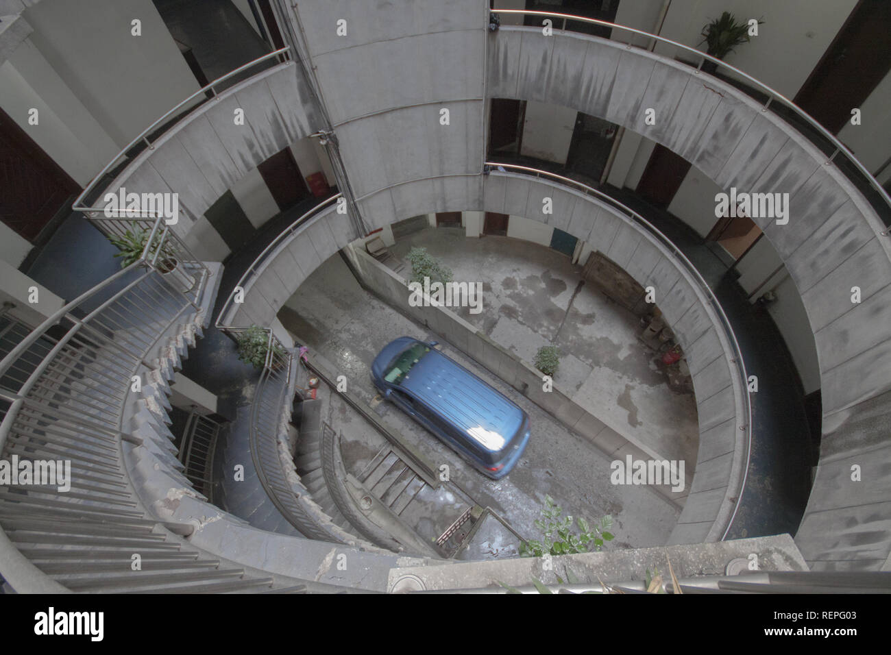 Chongqing Cina. Il 22 gennaio, 2019. L'edificio a 9 piani, costruito nel 1990, è una architettura di riferimento appartenenti ad una lunga distanza dalla stazione degli autobus nel sud-ovest della Cina di Chongqing. Credito: Sipa Asia/Pacific Press/Alamy Live News Foto Stock